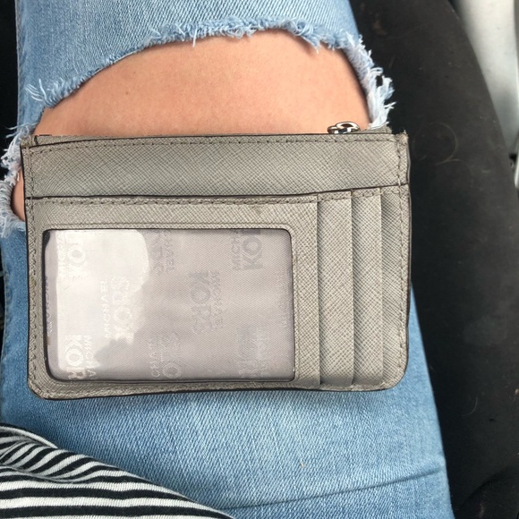 Michael Kors Keychain Wallet - Picture 2 of 4